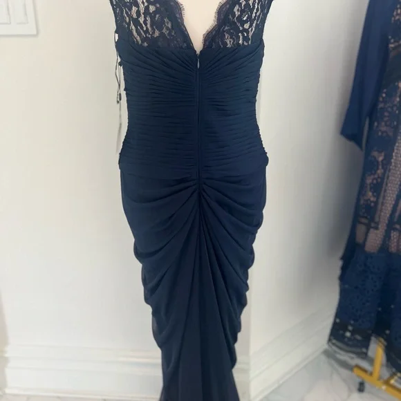 Elegant Black Lace Evening Dress - Picture 4 of 4